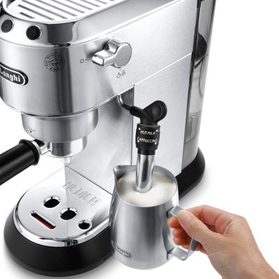22. Ekspres kolbowy DeLonghi Dedica Style EC 685.M (1350W; kolor srebrny)