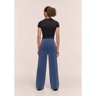 4. Spodnie damskie CASALL Peachy Straight Leg Jogger kolor granatowy