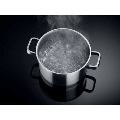 25. Electrolux KDI641723K Czarny Wbudowany 60 cm Kombi 4 stref(y)