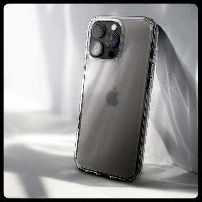 8. Etui Spigen Ultra Hybrid na iPhone 16 Pro Max - przezroczyste