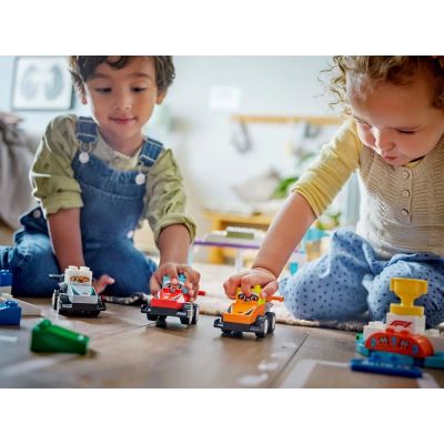 20. LEGO DUPLO TOWN 10445 Bolidy i kierowcy F1