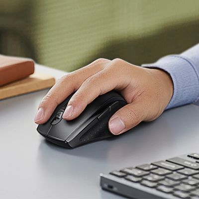 12. Myszka Ugreen bezprzewodowa ergonomiczna optyczna - czarna