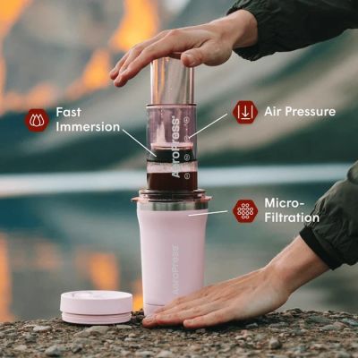 2. Zaparzacz do kawy Go Plus z kubkiem termicznym różowy AeroPress