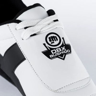 6. Buty  treningowe do sportów walki Black DBX Bushido Białe