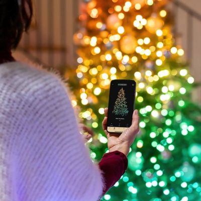 3. Twinkly Candies – 200 Lampki w kształcie świeczki RGB LEDs, zielony przewód, USB-C