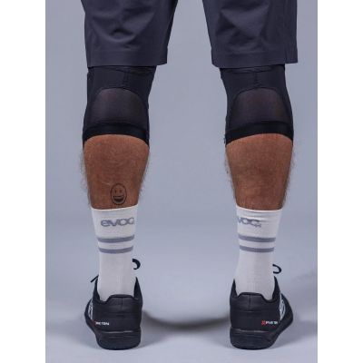 4. Ochraniacze na kolana EVOC Knee Protector Ls Flex Lite black