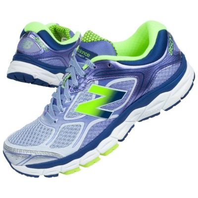 11. Buty do biegania New Balance W W860GP6-D