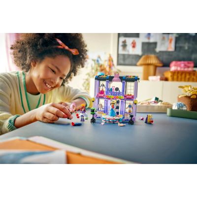 8. LEGO Friends 42685 Pokaz mody w Heartlake