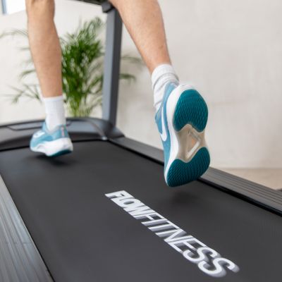 14. FLOW FITNESS BIEŻNIA ELEKTRYCZNA RUNNER DTM2500