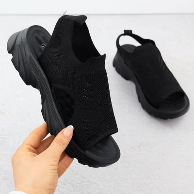 2. Sandały damskie zabudowane czarne Potocki TO90302