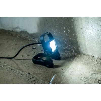 8. Mobilny reflektor LED Brennenstuhl JARO 1060 M