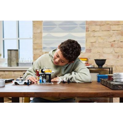 9. LEGO MARVEL SUPER HEROES 76311 Miles Morales kontra Spot