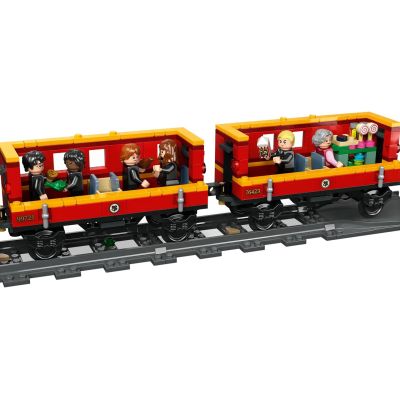 5. LEGO Harry Potter 76423 Ekspres do Hogwartu i stacja w Hogsmeade