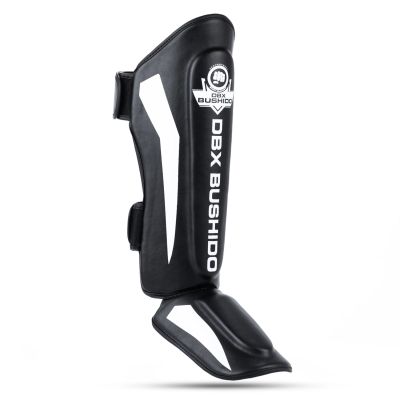 4. Ochraniacze na piszczele M - Phantom White