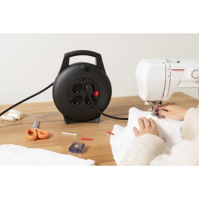 8. Brennenstuhl 1093900 rozgałęziacz 10 m 4 x gniazdo sieciowe Wewnętrzna Czarny