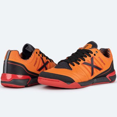 4. Buty piłkarskie Munich Prisma 37 IN M 3116037