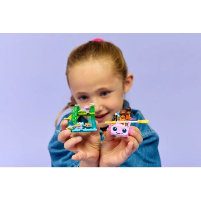 9. LEGO Friends 42681 Łódź przygodowa z aksolotlem