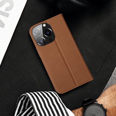 6. Dux Ducis Skin X2 etui do iPhone 14 Pro pokrowiec z magnetyczną klapką brązowy