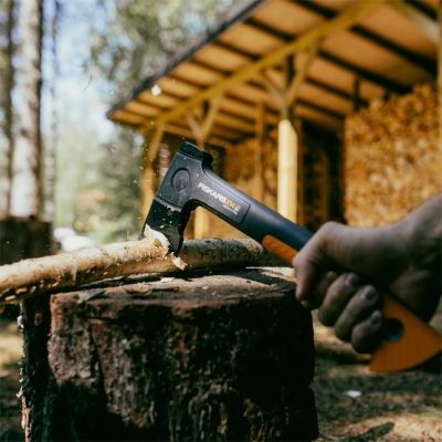 8. Siekiera Fiskars X14 (1069102)