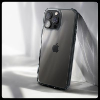 7. Etui Spigen Ultra Hybrid na iPhone 16 Pro Max - przezroczyste