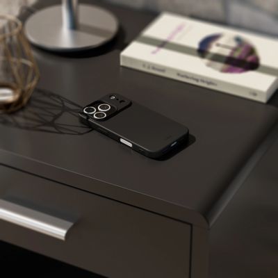 9. Etui SBS Instinct na iPhone 17 Pro - czarne