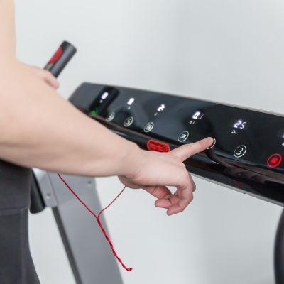 9. FLOW FITNESS BIEŻNIA ELEKTRYCZNA RUNNER DTM400i