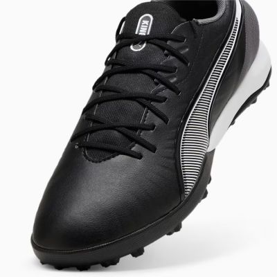3. Buty piłkarskie Puma King Match TT M 107879-01