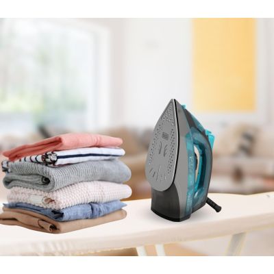 6. Żelazko Black+Decker BXIR2201E