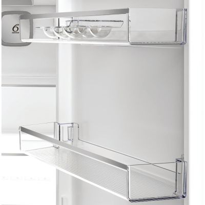 6. Lodówka wolnostojąca WHIRLPOOL WPC83IXP 186cm