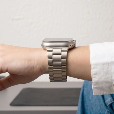 8. Bransoleta Tech-Protect Stainless na Apple Watch 44 / 45 / 46 / 49 mm - srebrno-złoty