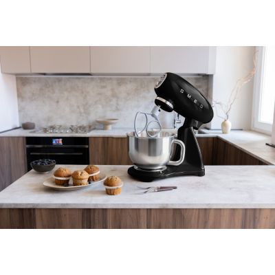 11. Robot kuchenny SMEG SMF05BLEU