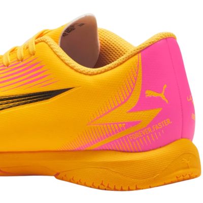 11. Buty piłkarskie Puma Ultra Play IT Jr 107780 03