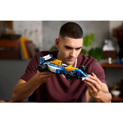 9. LEGO ICONS 10353 Williams Racing FW14B i Nigel Mansell