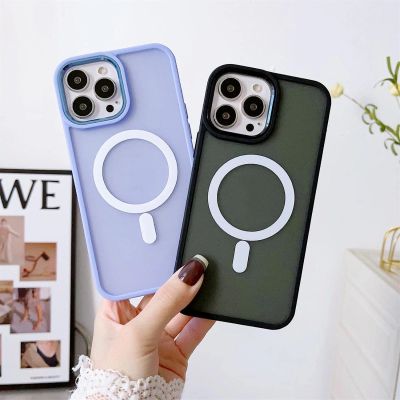 7. Magnetyczne etui z MagSafe Color Matte Case do iPhone 15 Pro Max - czarne
