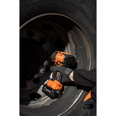 4. NEO tools 04-618 wkrętak zasilany/zakrętark udarowy
