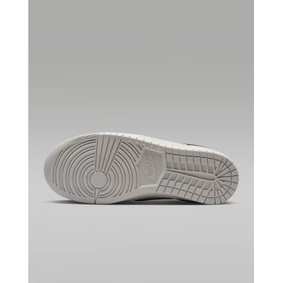 2. Buty damskie  NIKE WMNS AIR JORDAN SKYLINE LOW LE (IQ6586-100)