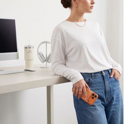 8. Etui Tech-Protect MagZero MagSafe na iPhone 17 Pro Max / 18 Pro Max - pomarańczowe matowe