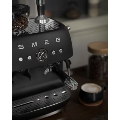 16. Smeg EGF03BLMEU ekspres do kawy Ręczny Ekspres do espresso 2,4 l