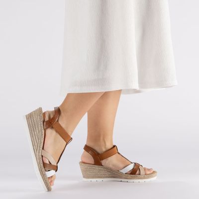 7. Sandały damskie na koturnie brązowe Rieker 61995-81