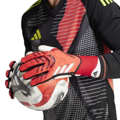 7. Rękawice bramkarskie adidas Predator Pro M IW6276