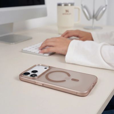 5. Etui Tech-Protect MagZero MagSafe na iPhone 17 Pro / 18 Pro - brązowe matowe