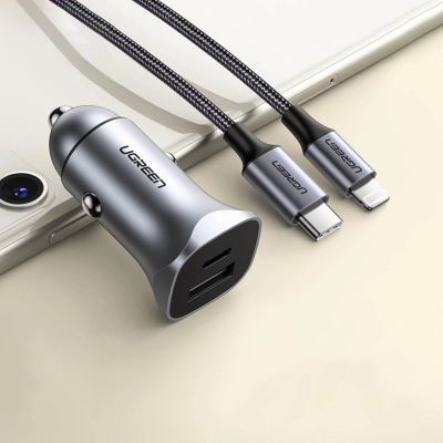 2. Ładowarka samochodowa Ugreen CD130 USB-A / USB-C 30W - szara