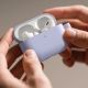 5. Etui ochronne AMAZINGTHING Glamour na AirPods Pro 3 - fioletowe
