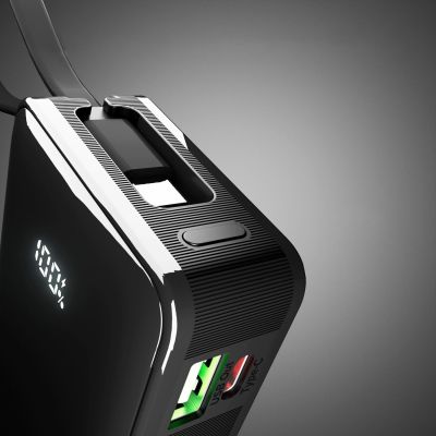 9. Powerbank SBS 10000 mAh 20W z wbudowanym kablem USB-C i wyświetlaczem cyfrowym - czarny