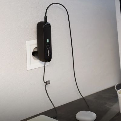 4. Powerbank SBS Hybrid PD 20W 5000mAh z wbudowanym kablem i składaną wtyczką - czarny