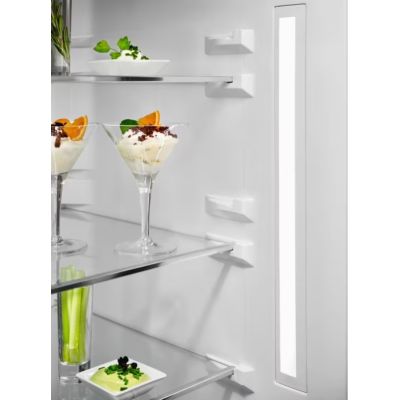 11. Chłodziarko-zamrażarka ELECTROLUX LNT7ME36K2
