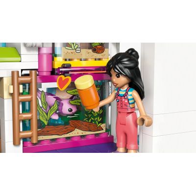 23. LEGO Friends 42687 - Dom rodziny Liann