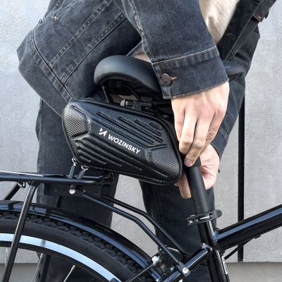 13. Wozinsky torba rowerowa pod siodełko wodoodporna 1,5 l czarna (WBB27BK)