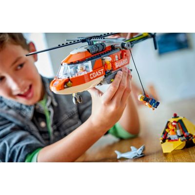 10. LEGO City 60503 Helikopter straży przybrzeżnej