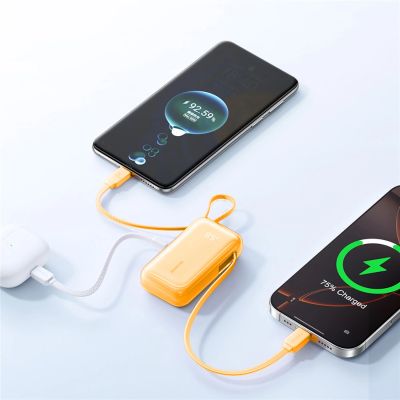 3. Powerbank Joyroom JR-PR2 35W 10000mAh z wbudowanymi kablami USB-C i Lightning - pomarańczowy